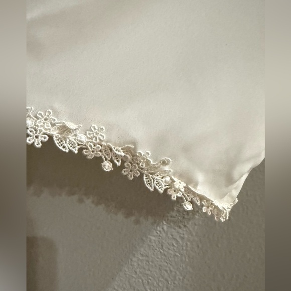 Vintage Intime of California Elegant Lace Trim Slip Dress and Robe Set. - Picture 4 of 8